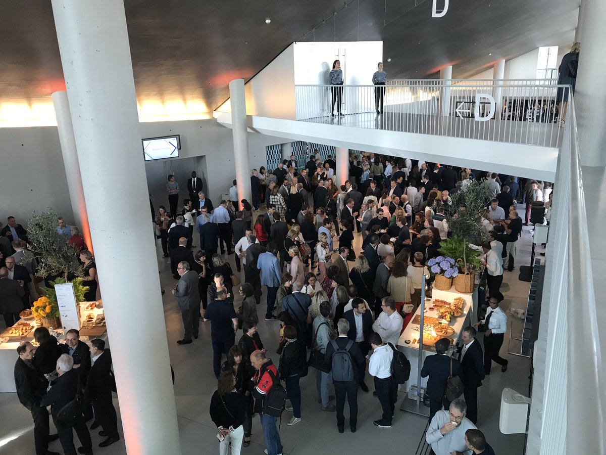 L’#AllianzOpenDay ouvre ses portes dans quelques instants. 1 200 managers et chefs de projet se réunissent pour échanger sur la transformation et la raison d’être de l’entreprise.

#Innovation #Transformation #Futur