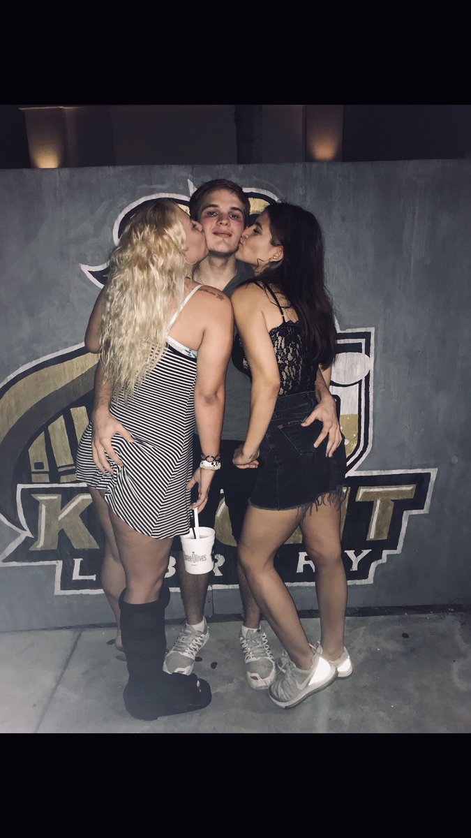 Lovelace83's tweet image. Honestly love this picture #armcandy #badbitches #knightlibrary