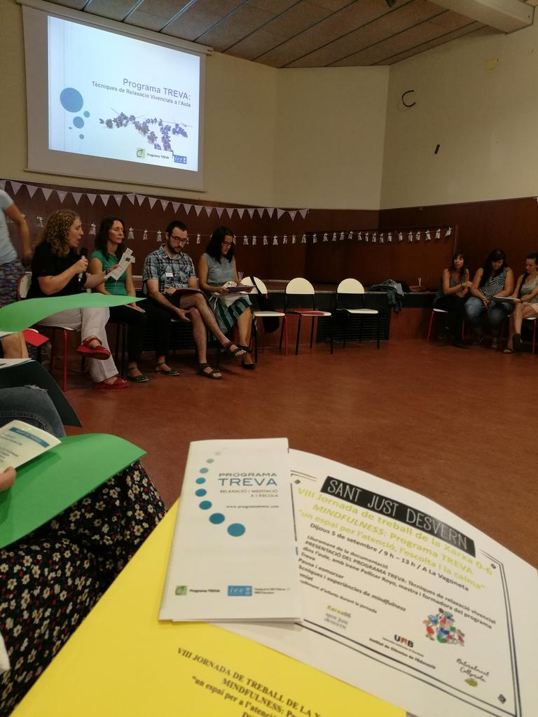 evasantjust's tweet photo. Presents a la jornada de la #xarxa06santjust amb el programa TREVA, amb tècniques de relaxació vivencials a l'aula: Mindfulness. Comencem! https://t.co/aS77wDlHFj