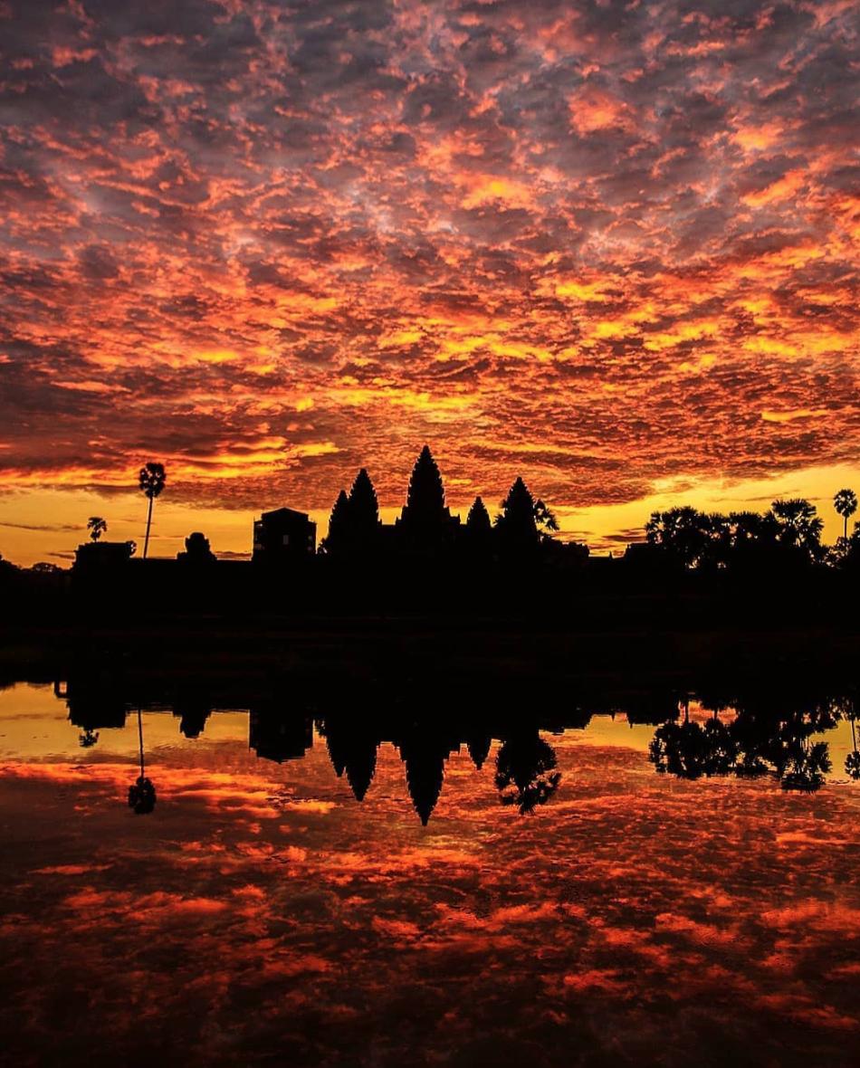 NavutuDreams's tweet photo. Just a normal sunset to end your magnificent day at #Angkorwat with @NavutuDreams 

Who’d love you to share this wonderful experience with? ⁠

📸 @dumitrip⁠ https://t.co/UKx0N8EcSf