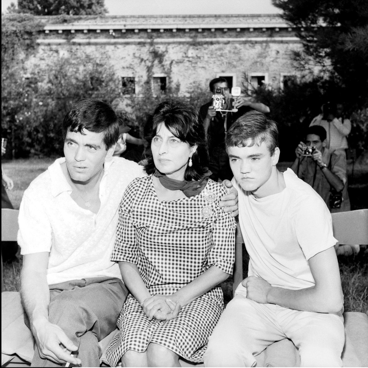 Il pubblico mondano del palazzo del cinema è turbato e infastidito dall'ambiente sottoproletario del film. Alcuni cronisti sono infastiditi della presenza al Lido della troupe di "Mamma Roma".

📷 © A.Giancolombo
➡️ bit.ly/2jXhH7m