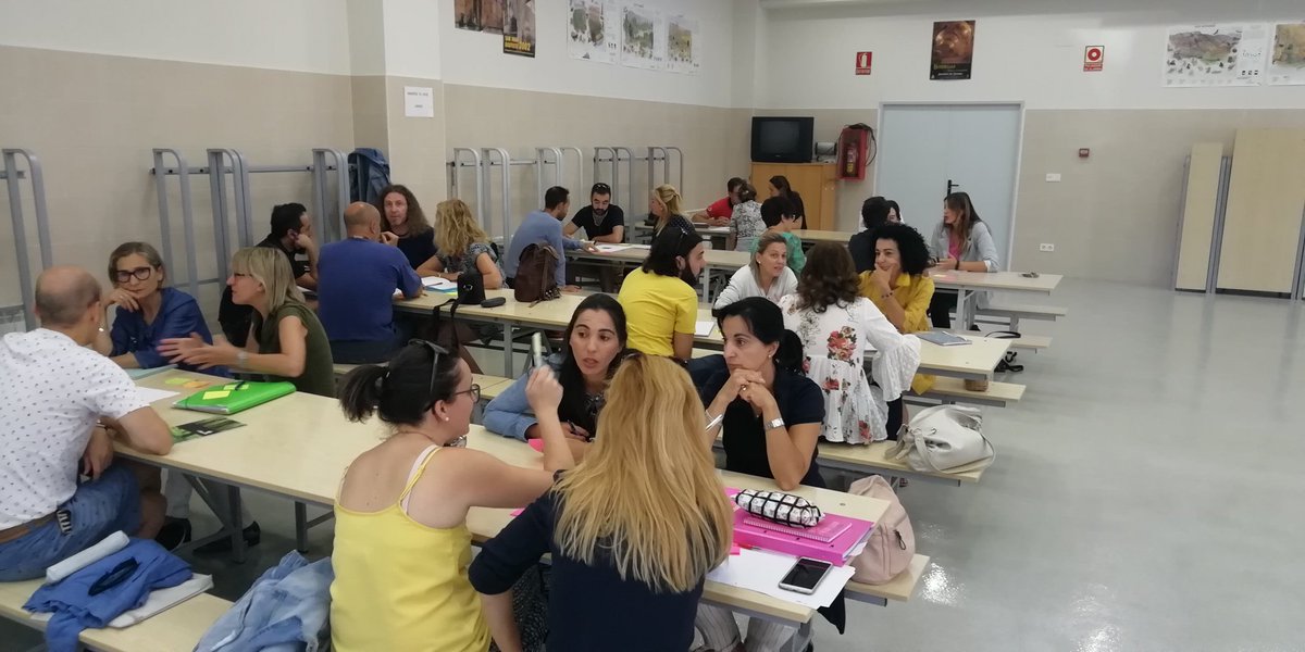 Vuelta al trabajo de claustro. DAFO para dirigir nuestro trabajo en <a href="/claretaranda/">Claret Aranda</a> #nuevocurso #empiezalobueno #somosuniversales