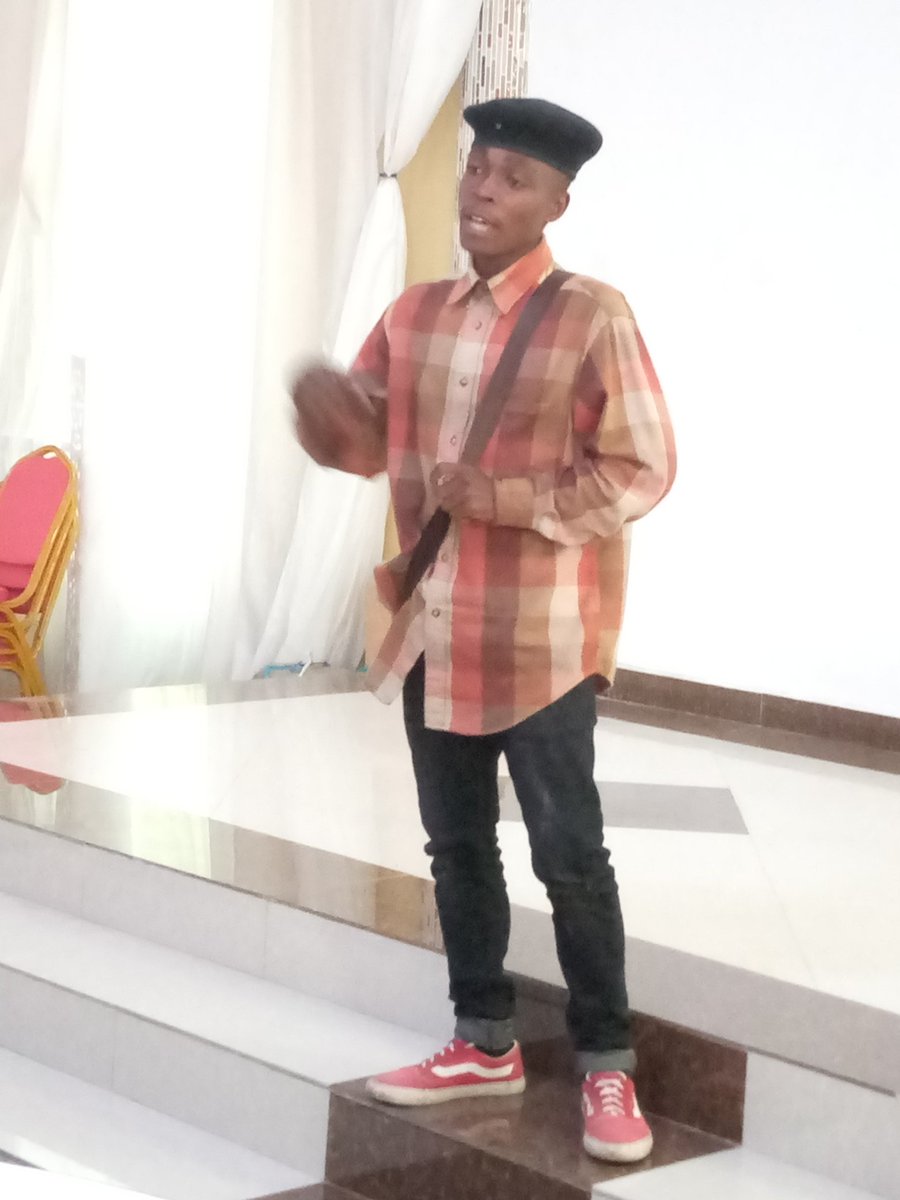 PakachaG's tweet photo. Kijana aliyeishia darasa la 7 ambaye amejifunza mambo mengi kupitia mitandaoni ikiwepo You Tube na kaka yake ambaye ni expert wa IT.
Kwa sasa anafanya CCTV installation,graphic design,computer maintanance na mengine mengi.
Leo ametoa ushuhuda kwa vijana wenzie
@FCSTZ https://t.co/5X1usFM5p9
