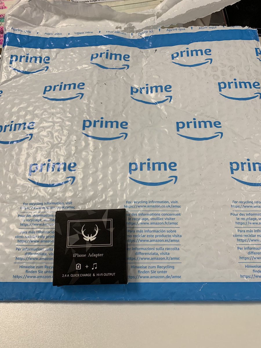 LisaJayne149's tweet photo. @AmazonUK @AmazonHelp @AmazonAssocUK can you please explain why my tiny order came in the biggest plastic packaging? #SaveThePlanet https://t.co/Bu6XwHKpZf