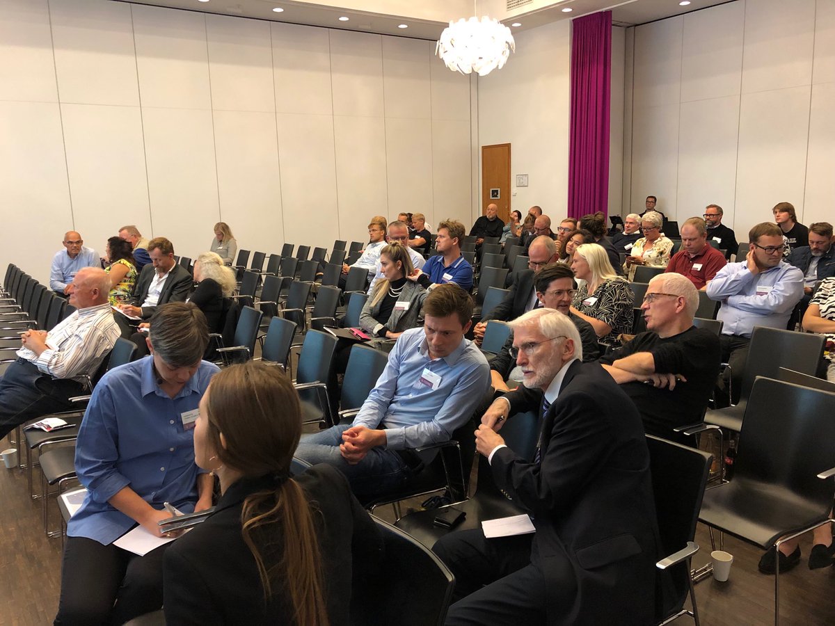Der diskuteres, hvad man kan gøre for at minimere risikoen for ikke at leve op til GDPR! #internetdagen