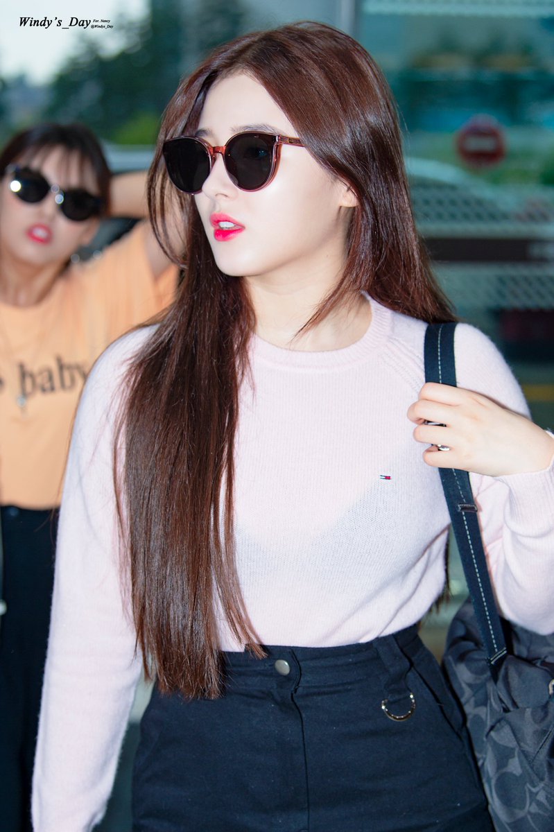 Windys_Day's tweet photo. 190905 GMP 출국. 낸시 2pic.
‧˚₊*̥(∗*⁰͈꒨⁰͈)‧˚₊*̥

#낸시 #그루 #모모랜드 https://t.co/AHCgIy4iC1