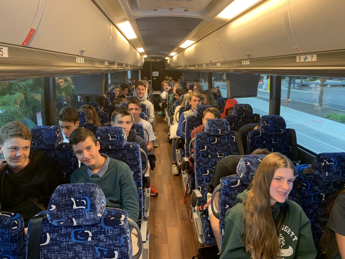 elysiasheehan's tweet photo. High School Ss @lyceechicago have boarded their buses en route for #IntegrationCamp #teambuilding #IB #FrechBac #MakingMemories @VirginieChicago @Ackbhar69 https://t.co/32O745yKEa