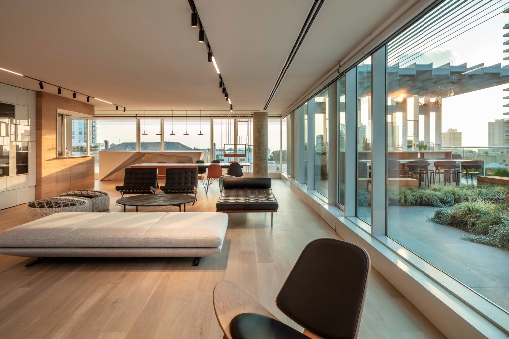 Did you know that workers can be up to 66% less productive when exposed to noisy offices? Acoustics in offices is essential for a healthy and productive environment. BASWA Phon Fine was seamlessly integrated in the Start Up Nation Office #BASWA #HealthyArchitecture #BASWAPhon