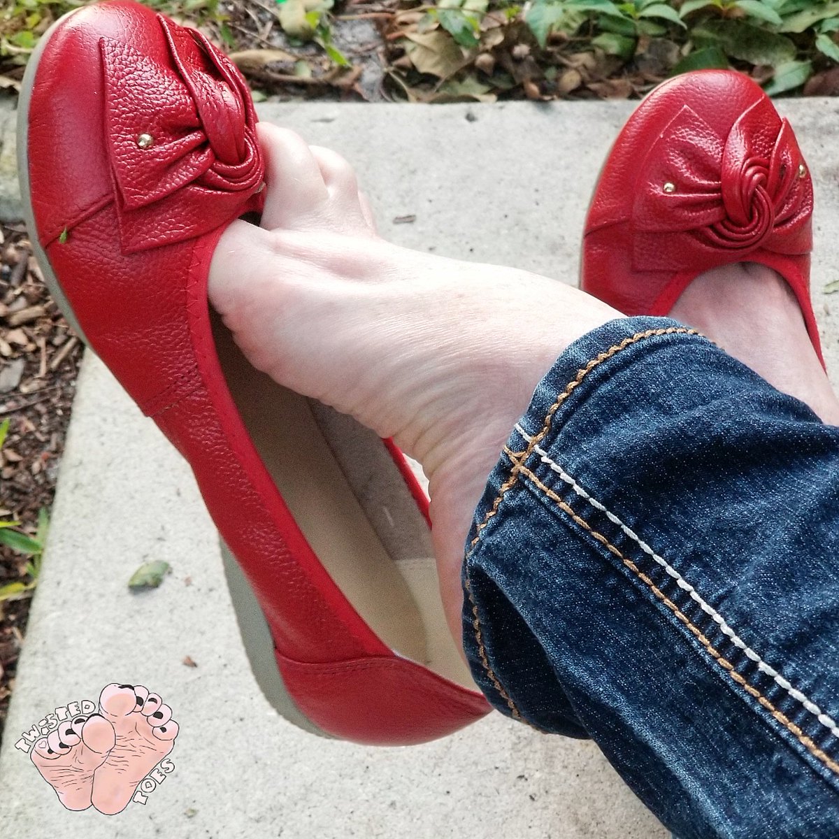 TwistedToes's tweet photo. A little bit of shoe play and smelly wrinkled soles! #footfetish #soles #wrinkledsoles #prettyfeet #softsoles #footmodel #footgoddess #naturaltoes #wrinkles #toedangle #flats #smellyfeet https://t.co/faacaqmyQ4