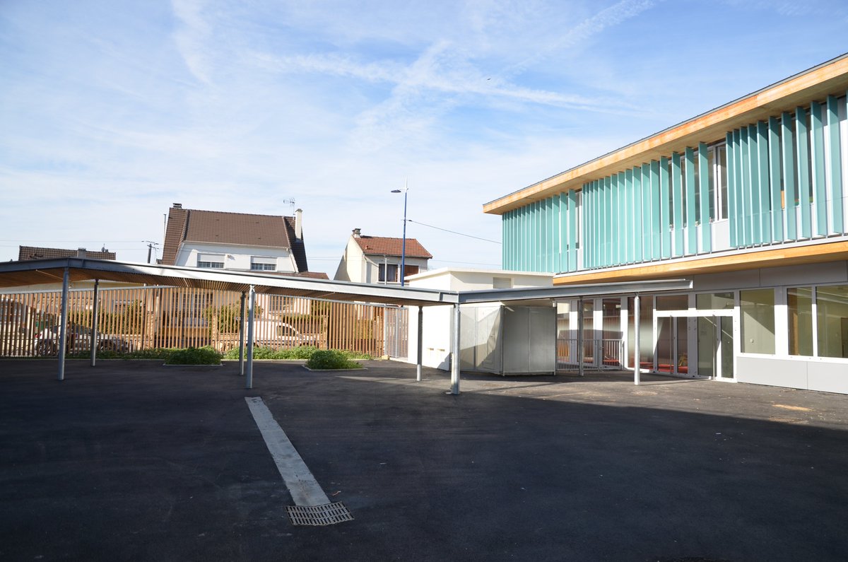 adenarchitectes's tweet photo. #rentreescolaire Un nouveau bâtiment lumineux et écologique. Aden travaille à l'amélioration du #cadrescolaire - Extension école Jean Macé @VilledeDrancy   #architecturescolaire #constructionbois https://t.co/OuHrPktnkE