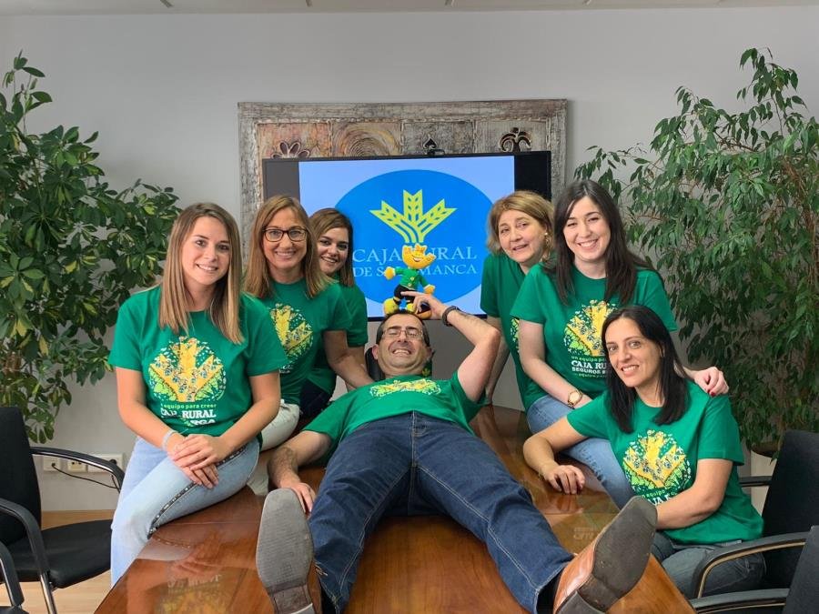 CRSASALAMANCA's tweet photo. ¡Aquí seguimos orgullosísim@s de toda nuestra plantilla! #DíadelaCamiseta #SumandoalVerde 💚😊🥳 https://t.co/DJ9DRSQQyf