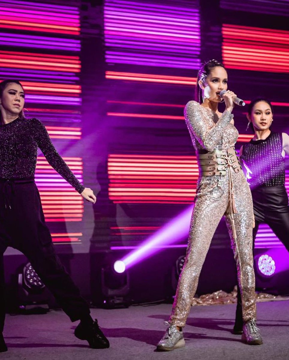 xrahmathekiehlx's tweet photo. Besok Jum'at (6 Sept 2019) akan ada kejutan dari @xcintakiehlx di YouTube channelnya Cinta! Jangan lupa subscribe dulu ya: https://t.co/Tfpbr4ecbw
& ring the bell supaya nggak ketinggalan kejutannya besok! Penasaran? Tunggu besok!! #CintaLaura #VidaCLK https://t.co/tLUV7JKA27