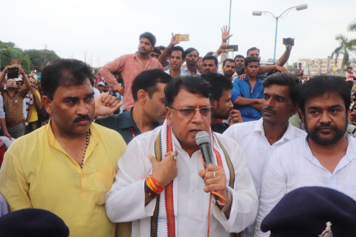 pcsharmainc's tweet photo. शाहजहानी पार्क भोपाल में मध्यप्रदेश अतिथि विद्वान संघ द्वारा किए जा रहे प्रदर्शन में सबसे मिलने पहुँच गया हूँ॥
हमारी कमलनाथ जी की सरकार प्रदर्शन को लेकर गंभीर है,वचन पत्र में किए गए हर वादे को एक-एक कर पूरा कर रहे है,निश्चिन्त रहे आपसे किए वादे को भी हम पूरा करेंगे॥@OfficeOfKNath https://t.co/A2dBaZJG0O