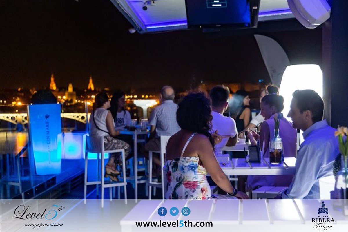 Level5_terrazas's tweet photo. #Sevilla, amigos, los mejores cócteles de la ciudad, una terraza panorámica a los pies del Guadalquivir y la #Giralda al fondo. ¿No suena nada mal, verdad? 😍 Todo eso solo es posible en #Level5th. Vente a descubrir la magia 💙 Estamos en la terraza del Hotel 🏨 @RiberaTriana https://t.co/I0DZGCwrAn