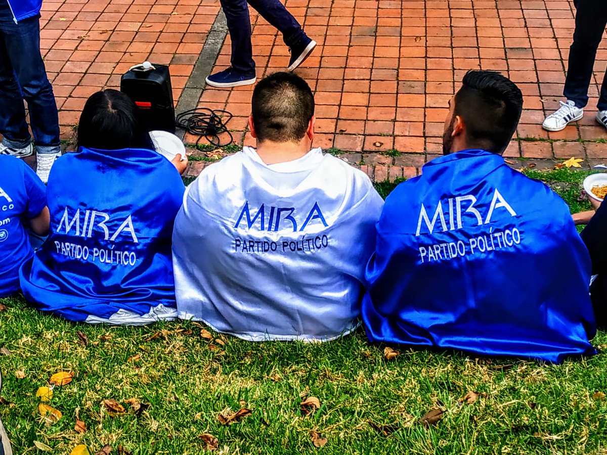 wenxgr's tweet photo. Lo bonito de la juventud, es la posibilidad que tienes de pensar en todos como #LaFuerzaQueNosUne, que nos une a trabajar en equipo. 🤝

Para ti, ¿qué es lo mejor de ser joven? ☺️

#MiProyectoDeVida @JuventudesMIRA  @PartidoMIRA #FelizJueves #TodosSomosMIRA https://t.co/JozTvDJL4V