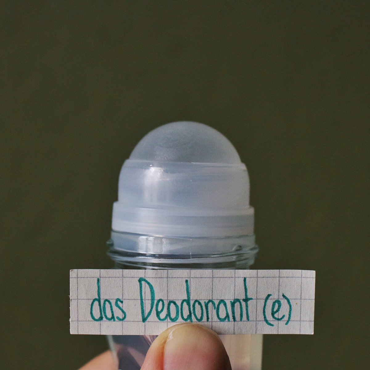 An easy one today. Sorry I haven't posted in a while. Life is hella busy. But I'll see you back this way more often soon. 
das Deodorant - deodorant