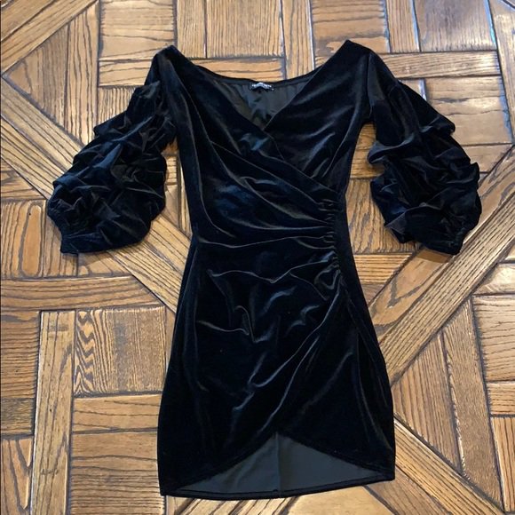 Hellomrscarr's tweet photo. So good I had to share! Check out all the items I'm loving on @Poshmarkapp #poshmark #fashion #style #shopmycloset #fashionnova #bdg: https://t.co/tAa50GhosC https://t.co/5SFgmawQkl