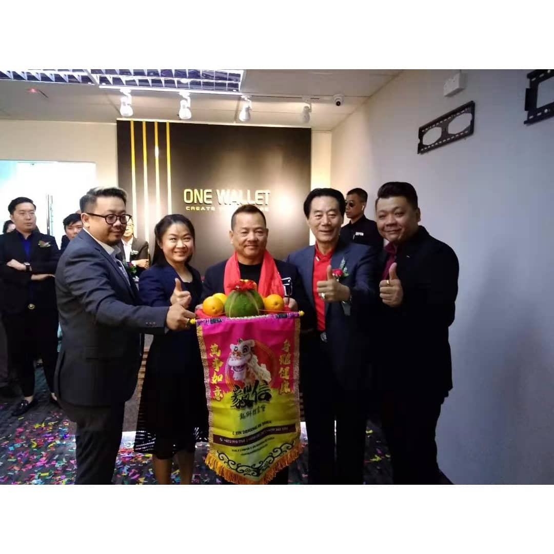 ONEWallet1's tweet image. 2019年9月4日《开幕典礼》，壹金融科技集团在马来西亚吉隆坡举办隆重的迁址开幕典礼，热烈庆祝壹金融科技集团开幕！现场有多位来自国内外的重量级受邀贵宾，纷纷抽空到场祝贺。

#ONEWallet #ONEToken #VIP #壹 #金融 #科技 #开幕典礼 #马来西亚吉隆坡