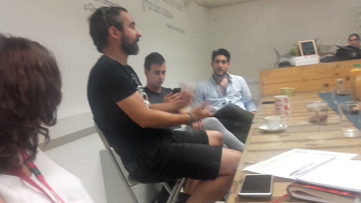 zibersanti's tweet photo. En el #CafeCo de @lacolaboradora de @ZGZActiva con @fcpsocialmedia https://t.co/CcEkvIrWBJ