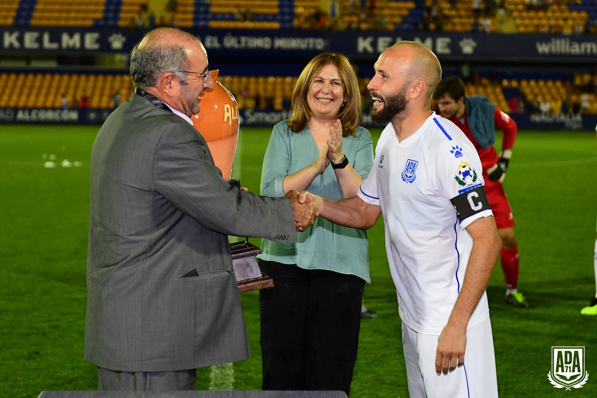 AD_Alcorcon's tweet photo. 📸 | Consulta las mejores imágenes del #TrofeoPuchero.
↪️https://t.co/2RpRq1VuS8
🧡Queremos agradecer a @grupojenasa y a @jns1958  su cariño, apoyo y patrocinio del Trofeo Puchero de la ciudad de Alcorcón https://t.co/VzKaJmJl4N