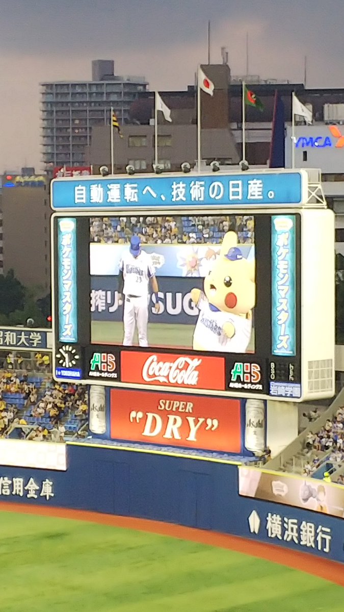 横浜スタジアムの始球式にピカチュウが登場するもボールがつかめずまさかの展開に かわいすぎる 先日の雷の原因はこれか Togetter 横浜スタジアムの始球式にピカチュウが登場するもボールがつかめずまさかの展開に かわいすぎる 先日の雷の原因はこれか Togetter