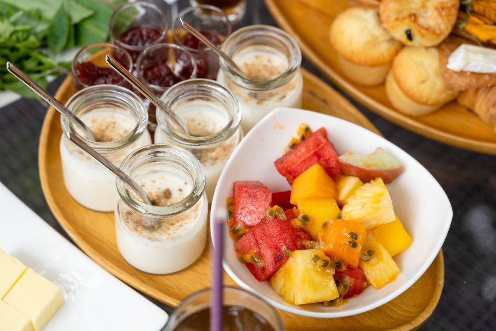 tiawellnessdn's tweet photo. From freshest pastries and fruits to the finest selection of teas or coffee and savoury a-la-carte delights, your breakfast will be carefully prepared to your individual preferences, and delivered anytime, anywhere you like within the resort!😍

#fusionmaia #breakfastgoals https://t.co/vrU4w3bYYK