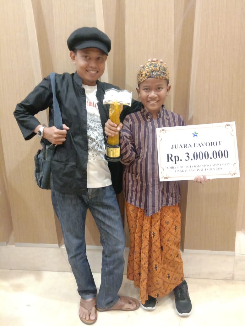 Selamat ya nak Rendy, kamu Juara Favorit VI. Rendy adalah peserta lomba bercerita SD/MI tingkat nasional, wakil Jawa Tengah asal SD Mondoteko Rembang.
cc <a href="/ganjarpranowo/">Ganjar Pranowo</a> <a href="/bupati_rbg/">Abdul Hafidz</a> <a href="/masbayu_rembang/">Mas Bayu Rembang II</a> <a href="/MasCaik/">Mas Aris</a>