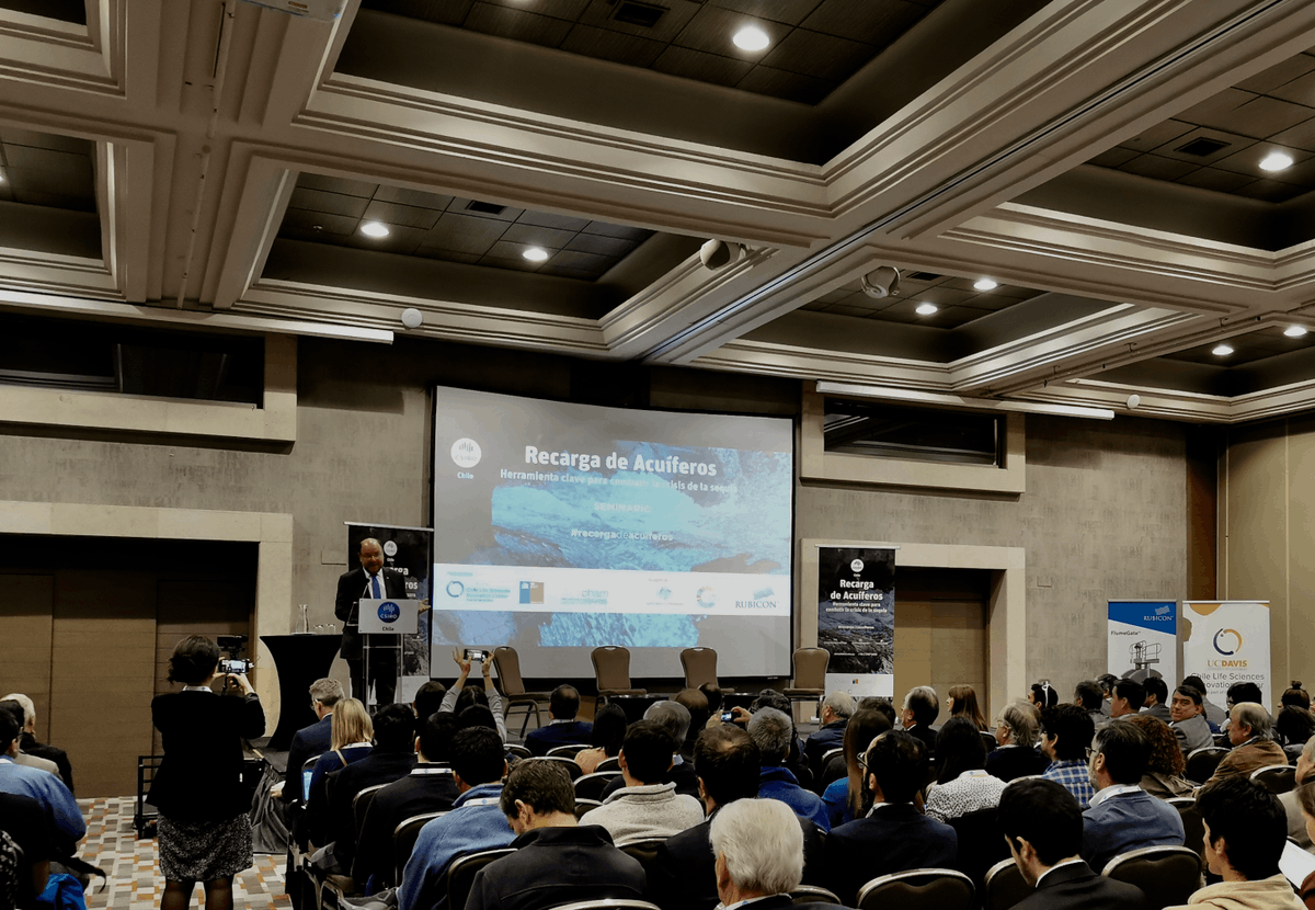RubiconWaterEs's tweet photo. Fuimos patrocinadores en el Seminario de Recarga de Acuíferos semana pasada. Un evento de @CNRCHILE y gestionado por @CSIROChile, destacando las herramientas para combatir la escasez de agua. El equipo presentó nuestras soluciones  centradas en aumentar la disponibilidad de agua https://t.co/o47wXR8Qj7