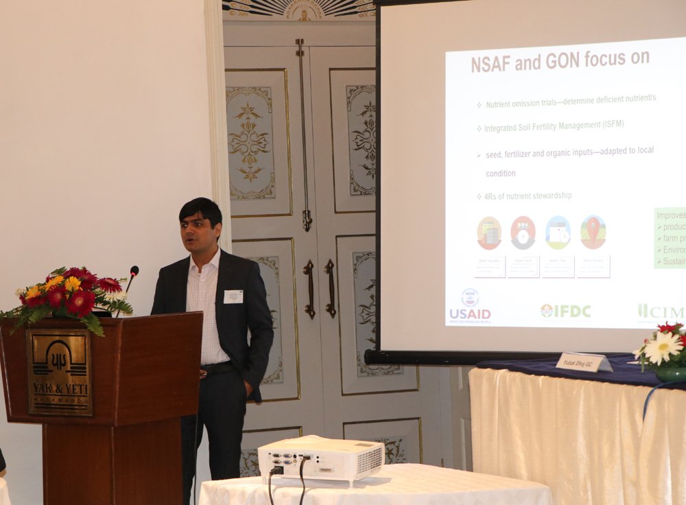 svanikzmaa's tweet photo. Yam Gaihre touches base on IFDC and @CIMMYT activities on new fertilizer recommendations based on 4Rs of nutrient management and development of #digitalsoil maps (https://t.co/ECwJ5MjjL2) to promote balanced nutrient application #4RsPolicySA @IFDCNews https://t.co/HbctjJ4iTW