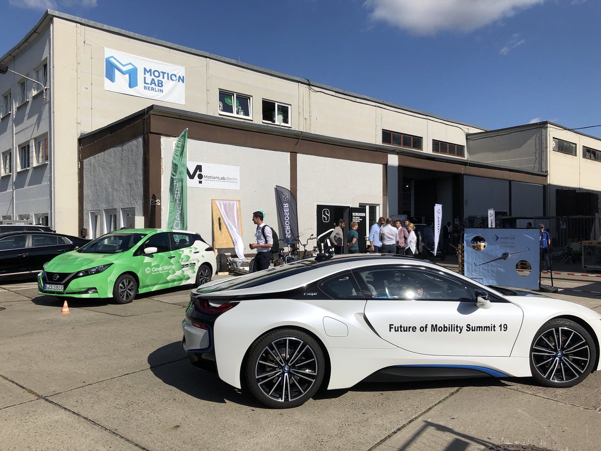 bl_energy's tweet image. Unser Berliner Team ist heute auf der „Future of Mobility Summit“ im #Motionlab Berlin. E-Autos und weitere alternative Antriebe, Hyperloop, Blockchain, Lastenrad, Drohnen und autonome Systeme - hier wird der Verkehr der Zukunft gedacht und umgesetzt!