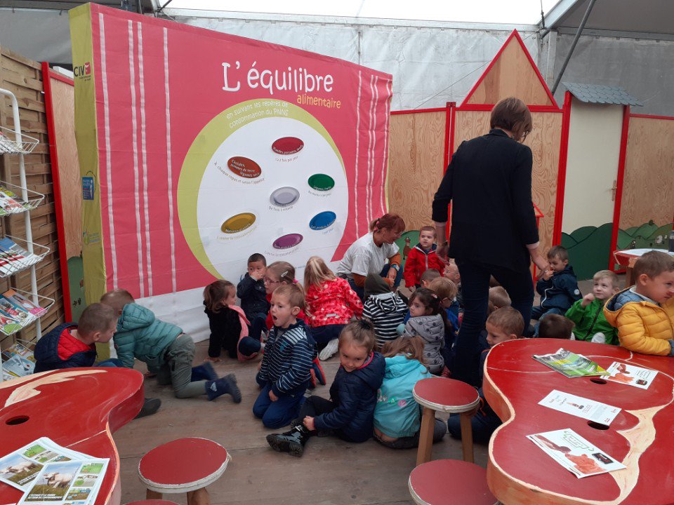 Démarrage de la <a href="/FoiredeSedanoff/">Foire de Sedan (UCIA)</a> avec la traditionnelle journée des écoles ! Les équilibres alimentaires expliqués par une Diététicienne #loqualite et bonne santé <a href="/regiongrandest/">Région Grand Est</a> <a href="/gaillot_p/">Pascale Gaillot</a> <a href="/sebloriette/">Loriette sebastien</a> <a href="/thomas_samyn/">thomas samyn</a>