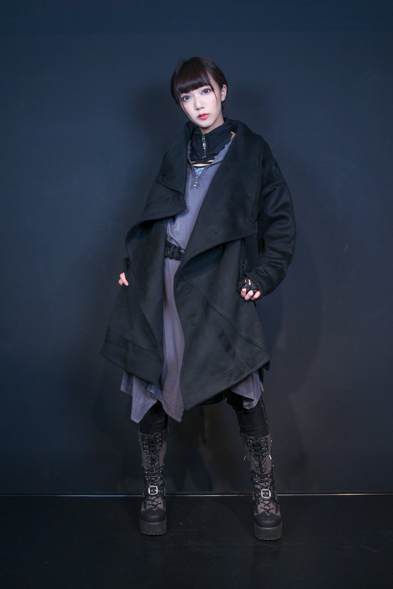 Ozzon Japan いつもonesteコーデを 着こなしてくださる雨情華月さんに 今回はかっこいいコーデも着てもらいました 変形ドレープコート T Co F9pzonkbqm 男性でも着られるユニセックスコートです 雨情さんのかっこいいショットが見たい方は Ozzon Japan いつもonesteコーデを 着こなしてくださる雨情華月さんに 今回はかっこいいコーデも着てもらいました 変形ドレープコート T Co F9pzonkbqm 男性でも着られるユニセックスコートです 雨情さんのかっこいいショットが見たい方は