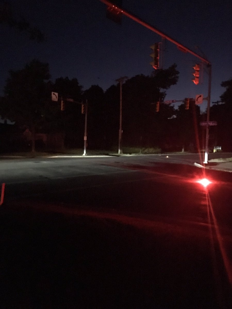 Jillian Parker On Twitter Widespread Power Outage In Rochester More Than 3 000 Without Power Lights Are Out On Brooks And Genesee Park And Thurston And Brooks Intersections Be Careful Out There This
