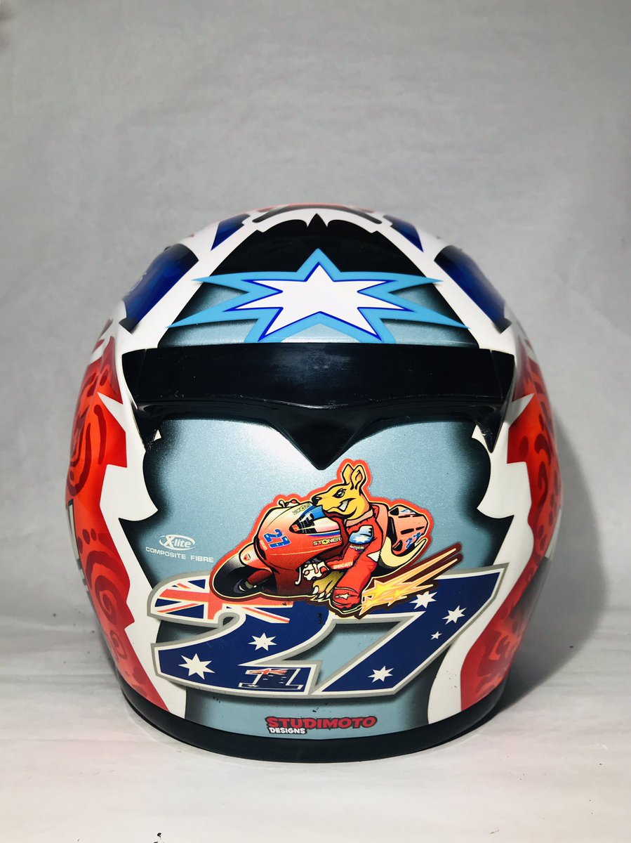 studimoto's tweet photo. Nolan X-802R réplica 
Casey Stoner.
Sublime!
⛑🎨☝🏽🔝

#studimoto #pintamoscascos #barcelona #calidad #seriedad #rpidez #dieseño #acabadostop #detalles #profesionales #replica #caseystoner #motogp #ducati #guabello #marlboro #australia https://t.co/GbBmACdYIc