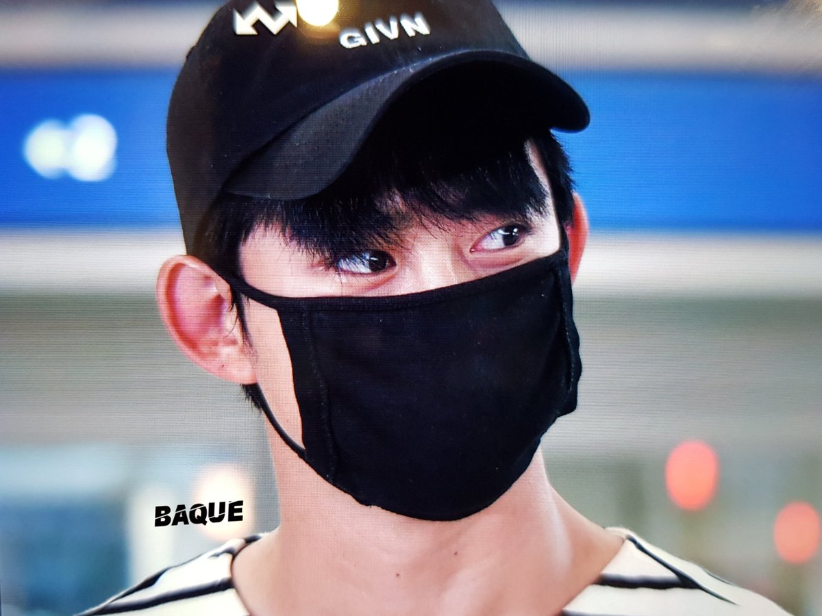Baque1227's tweet photo. 190905 인천공항 입국🛩 웰컴💚💚🙆‍♀️🙆‍♀️
#택연 #옥택연 #TAECYEON https://t.co/CFvaUh5g8F