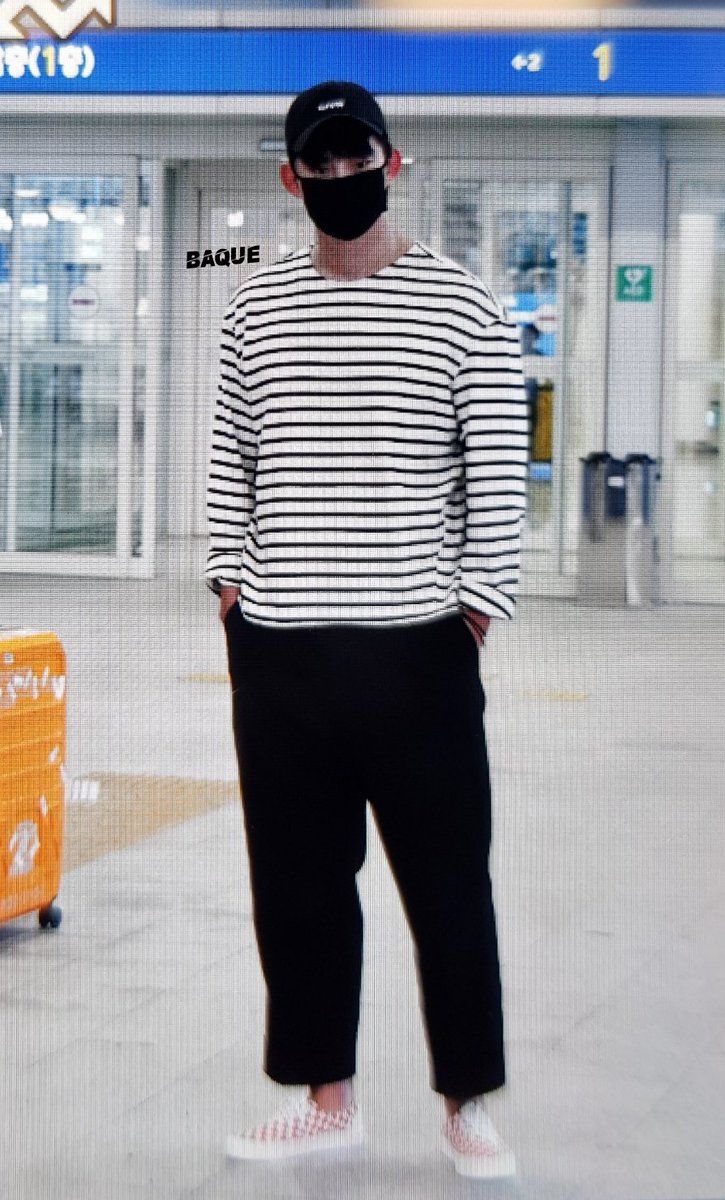 Baque1227's tweet photo. 190905 인천공항 입국🛩 웰컴💚💚🙆‍♀️🙆‍♀️
#택연 #옥택연 #TAECYEON https://t.co/CFvaUh5g8F