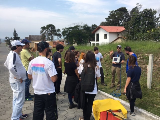 coastalgeology's tweet photo. @JConnell3 @LOC_UFSC @Antonio75683375 Of course, that's not to say I haven't been doing ANY teaching . . . 

(photos of field methods course from @oceanoUFSC who joined us over the weekend; photos by @JConnell3) https://t.co/aVRVla73Kd
