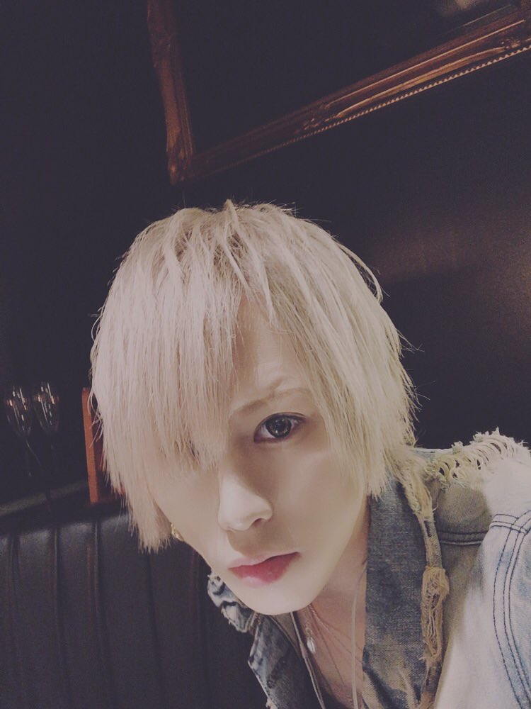 gd_lin_'s tweet photo. この頃と比べたら
大分落ち着いたと思うけどなー笑
なお未だに落ち着いたとは
言われてない笑
今週も楽しみますか😇
#ホスト #歌舞伎町ホスト #歌舞伎町 #新宿 #gd #TOPDANDYIOS #グルダン #アイオス #v系 #バンギャ #美男美女と繋がりたい https://t.co/IFq5qQXBFb