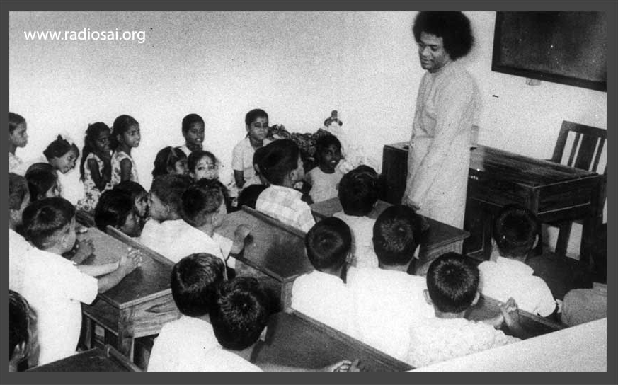 Radiosaih2h's tweet photo. "A good student is an offering that a good teacher makes to the nation." #TeachersDay2019 #teachersday https://t.co/1nbMID6iSB