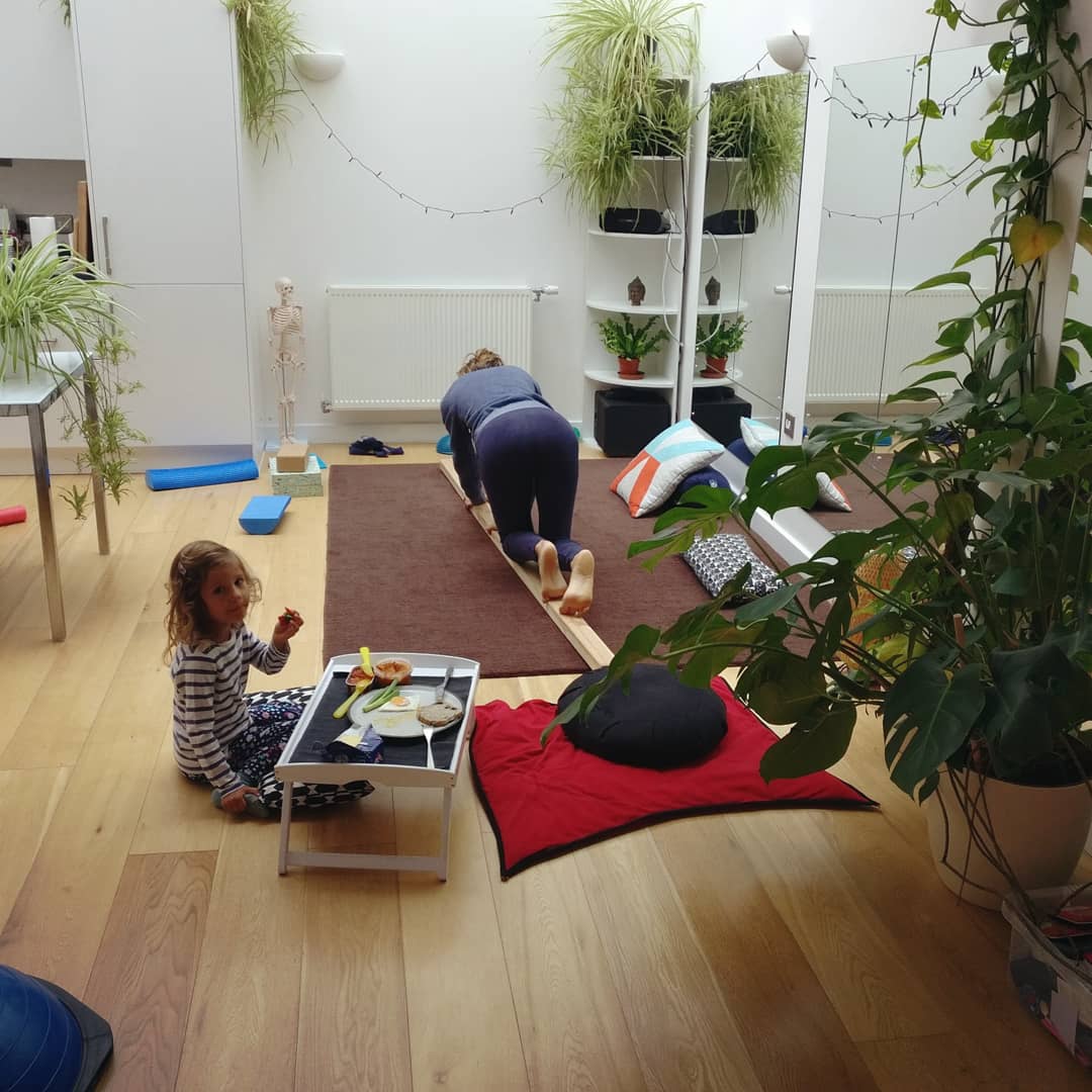 zzuuu's tweet photo. Our mornings ♥️☺️🤸‍♀️  #furniturefree #moveandplay #movementrichlifestyle #movementkitchen #movemore #movemoreoften #movemoreofyou #mumanddaughter https://t.co/DZhyOJsKRt