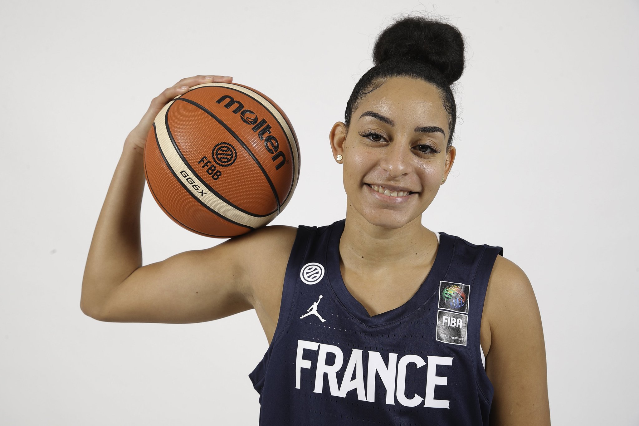 HAPPY BIRTHDAY !   Joyeux anniversaire à Bria Hartley (27 ans) ! 