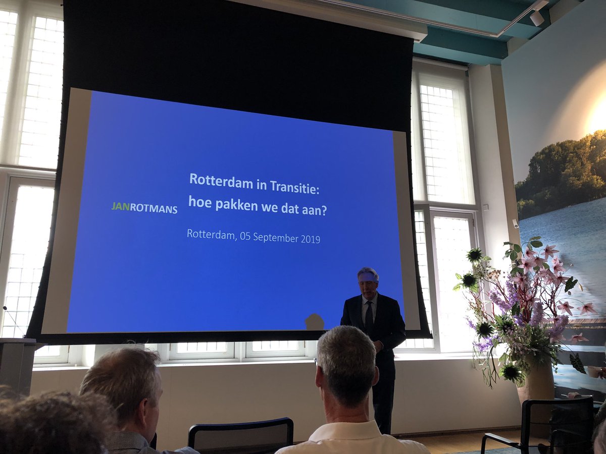 Evanbeek010's tweet photo. College van Jan Rotmans georganiseerd door Werk en Inkomen over transitie #weni #innovatierotterdam #anderskijken https://t.co/jhRHki09ng