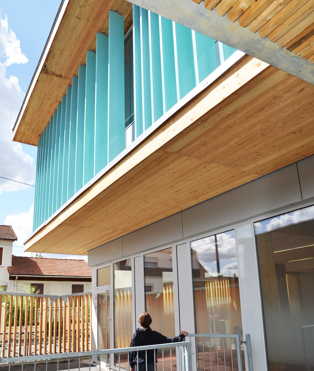adenarchitectes's tweet photo. #rentreescolaire Un nouveau bâtiment lumineux et écologique. Aden travaille à l'amélioration du #cadrescolaire - Extension école Jean Macé 
@VilledeDrancy @seinesaintdenis 
 #architecture #ecole #architecturedetails #bois #teamarchi #constructionbois https://t.co/gsDte2qWTB