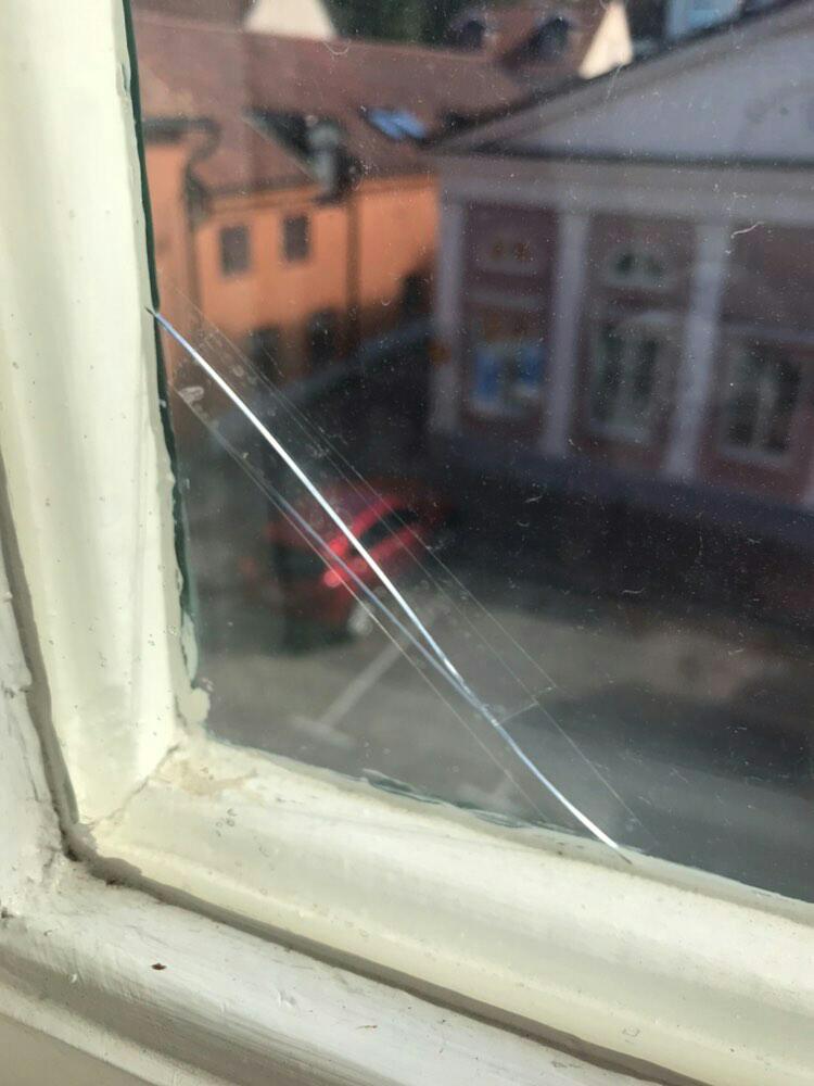 The_Yzulf's tweet image. found this &quot;fix&quot; at work today ... #trustmeimanengineer