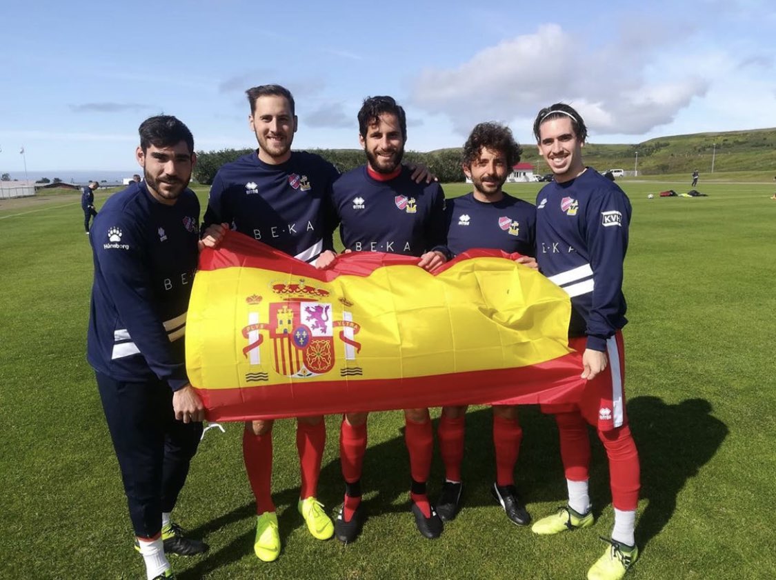 Estos señores se fueron a Islandia para hacer campeón a su equipo y vaya si lo han hecho.
Año histórico para el club superando todas las expectativas:
<a href="/miguelmm_92/">Miguel Martinez</a> : portero menos goleado de la liga. 
<a href="/Diego9moreno/">Die9o</a>: máximo goleador.

Solo queda la final del Playoff!⚔️ 🇮🇸 ⚽️#HVOT