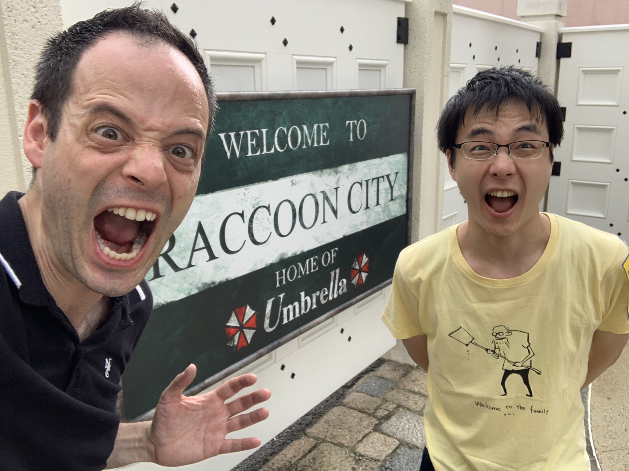 Ign Japan Twitterissa ダニエルと渡辺名人がユニバーサル スタジオ ジャパンで バイオハザード Re 2 を元にしたアトラクション バイオハザード ザ エクストリーム を体験しました 細かい感想は後日ですがとりあえず こわっ T Co Tfdytsvthr