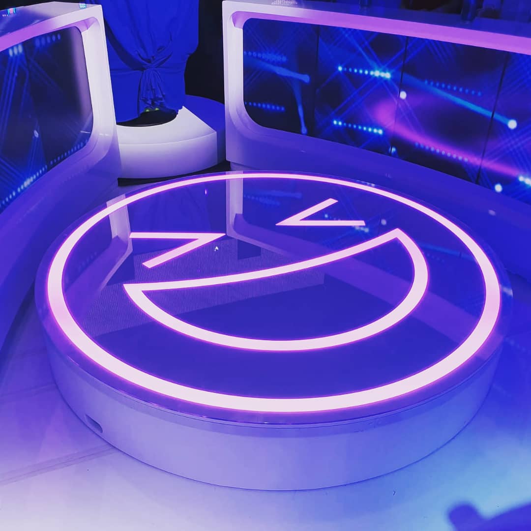 LaGrandeDarka's tweet photo. Quelques éléments du décors lors du tournage du pilote de #LGD avec @Cyrilhanouna et les chroniqueurs 😆💺
Rendez-vous le 14 septembre à 19h05 sur @C8TV pour la première de @LaGrandeDarka 🎉 https://t.co/WMnrtoO4eH