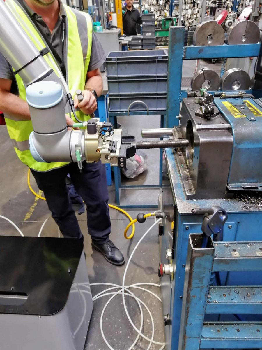 JulienTACCOEN's tweet photo. 🤖Aujourd'hui, ZOBEL se lance dans la robotisation avec l'appui de la région @hautsdefrance à travers le programme Robonumérique.

🧰Nos ingénieurs ont travaillé sur le terrain avec le prestataire retenu 

👍Premiers tests concluants 

#robonumerique
#construisonslavenir https://t.co/C8OS2ZVM4c