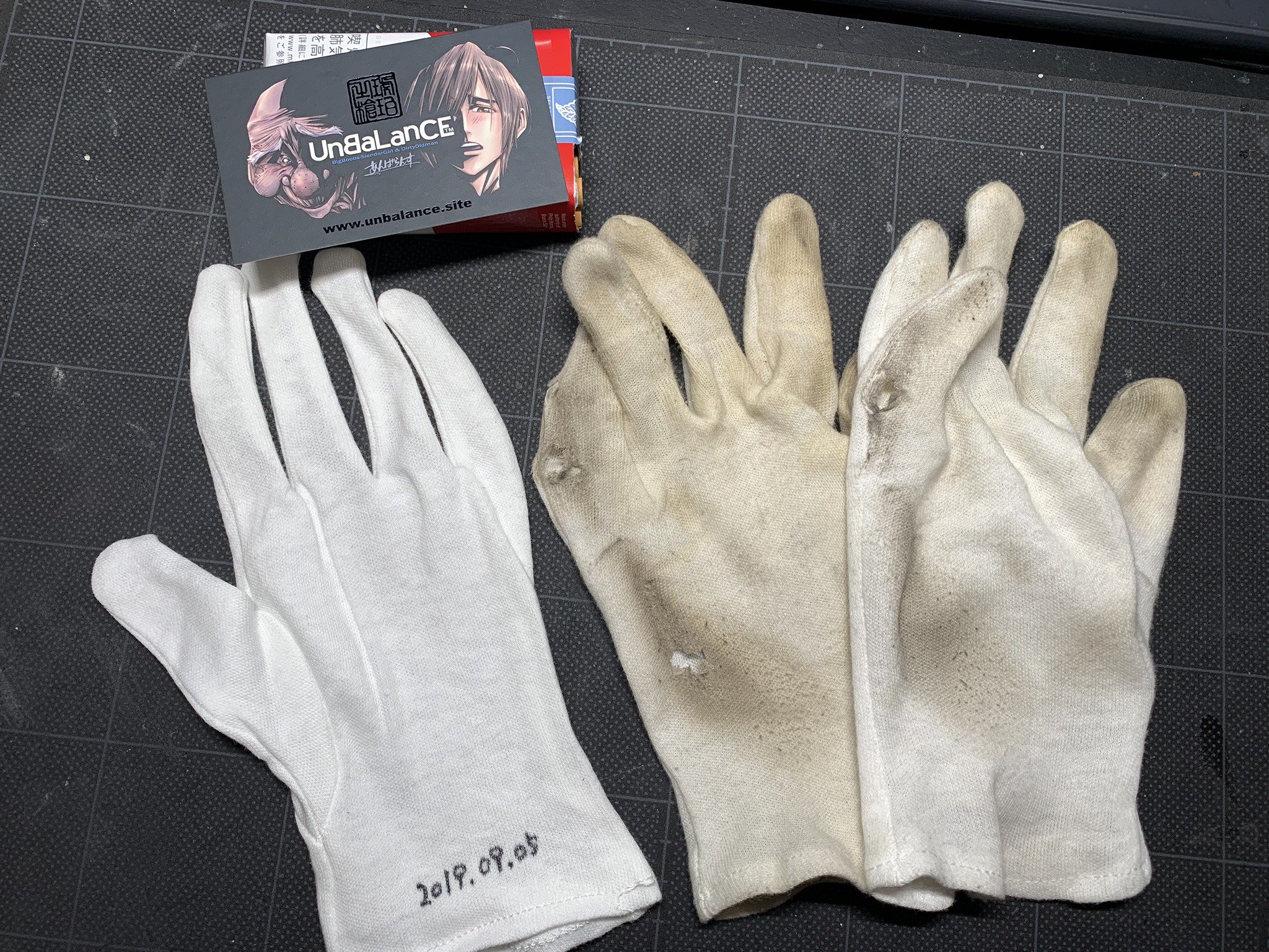 あんばらんす C101 土 東l 22a Z 綿手袋です ペンタブと手の滑りを良くする為だったり 手汗でペンが滑ったりするので 右手にはめて描いてます Twitter