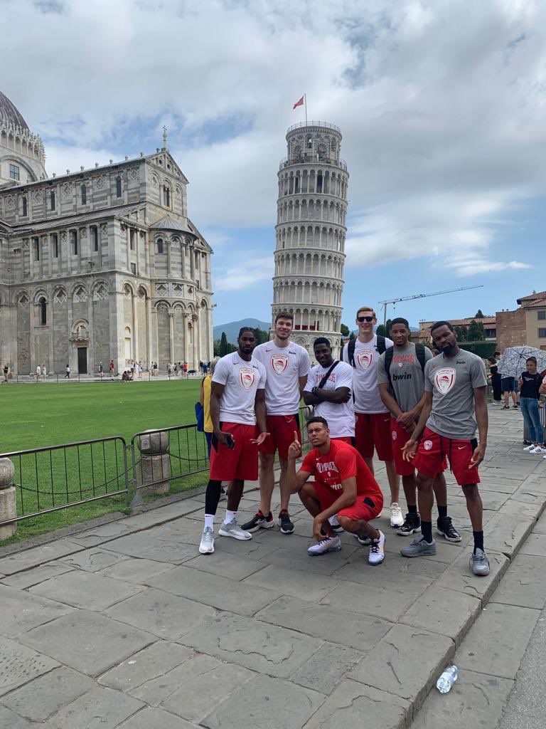 olympiacosbc's tweet photo. Basketball meets history! #OlympiacosBC #WeAreOlympiacos #TogetherWeFight https://t.co/Q4DDQhfY0a